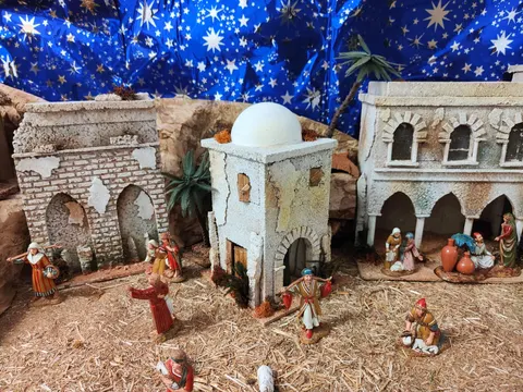 Il Presepe realizzato dai giovani per i bambini del Catechismo e della Scuola elementare ospitata dalla Parrocchia – foto 3