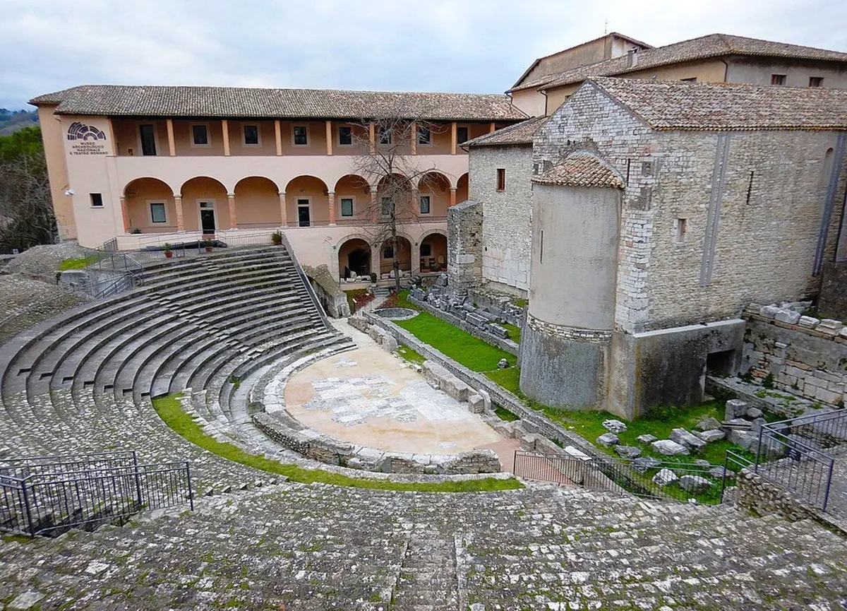 Pellegrini a Spoleto, tra arte, lago e cascata