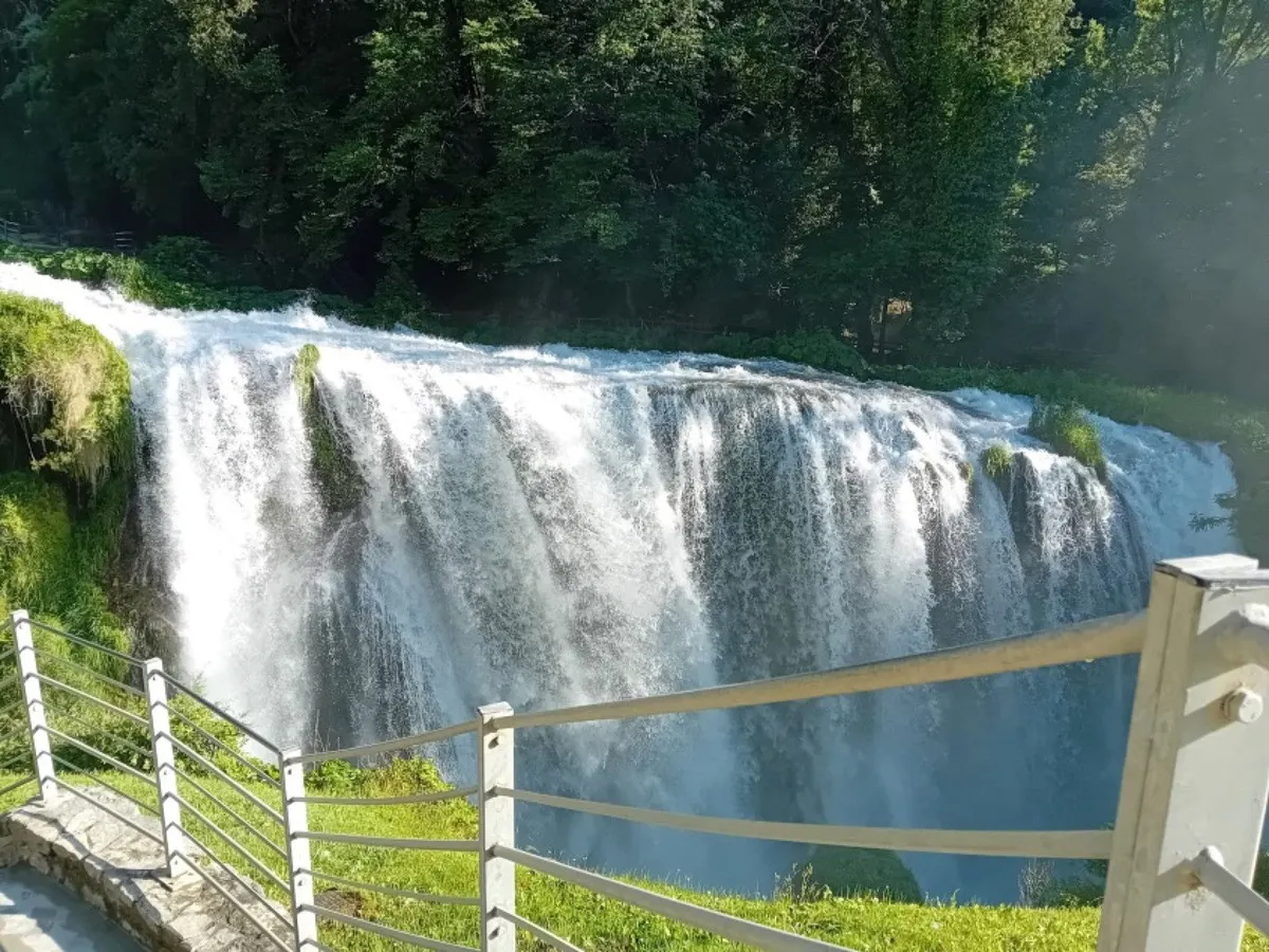 Pellegrini a Spoleto, tra arte, lago e cascata – foto 4