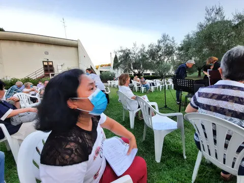 "Preghiamo, cantiamo e doniamo": beneficenza – foto 4