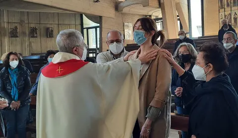 Sabato Santo – Unzione della catecumena Giulia – foto 1