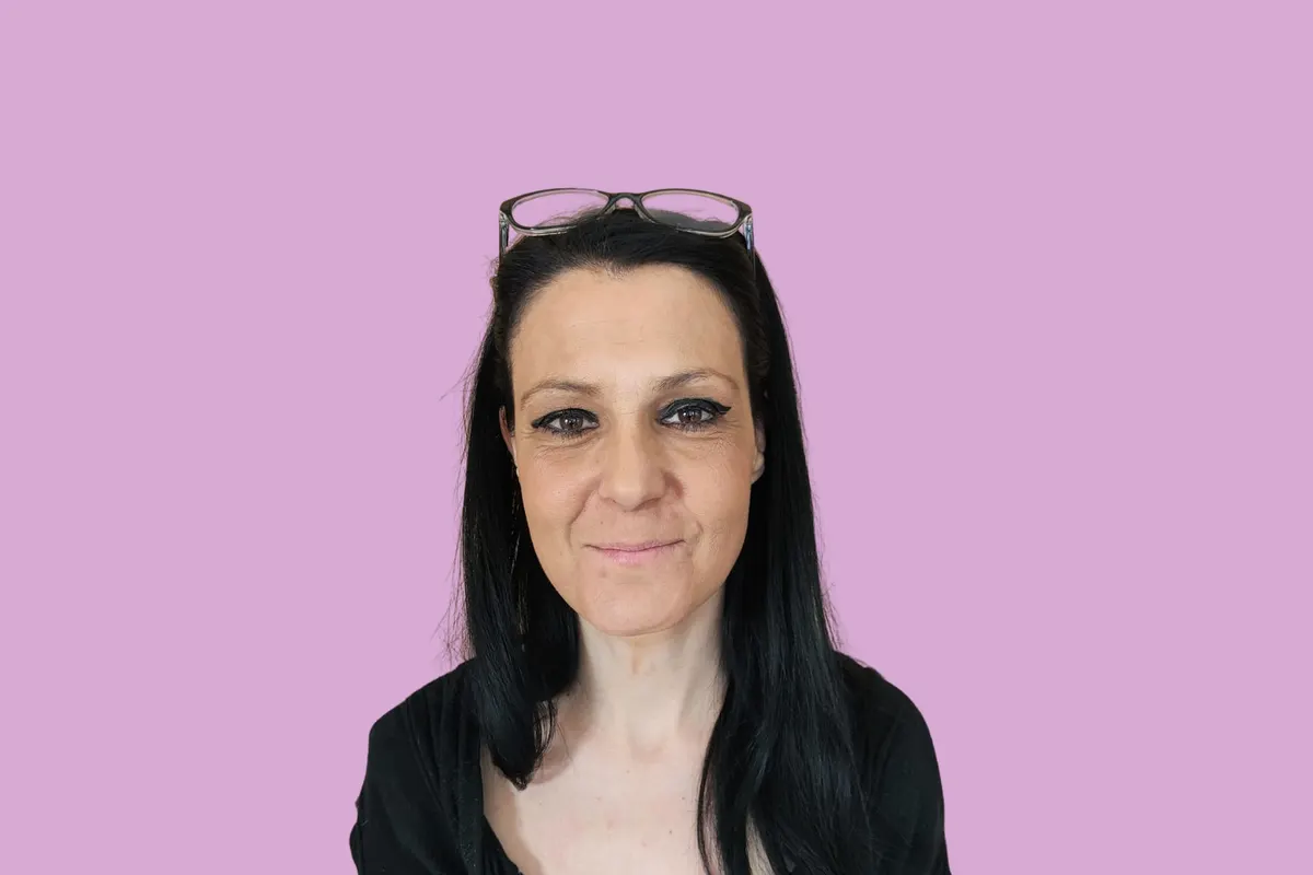 Sara, direttrice di coro