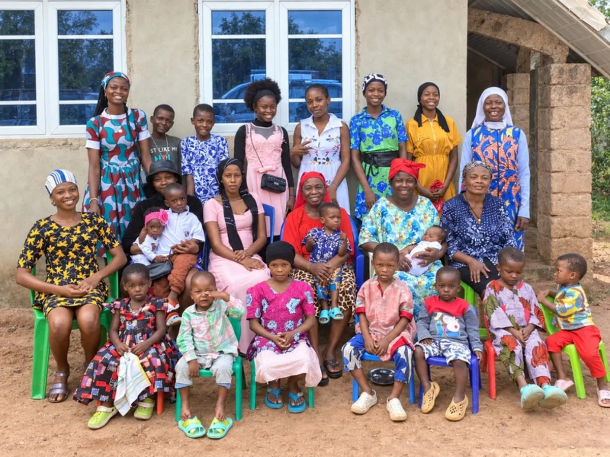 Suore, donne e bambini della Missione in Nigeria sostenuta da La Culla